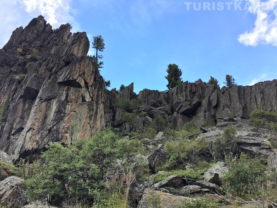 Скалы Ласточкино гнездо 