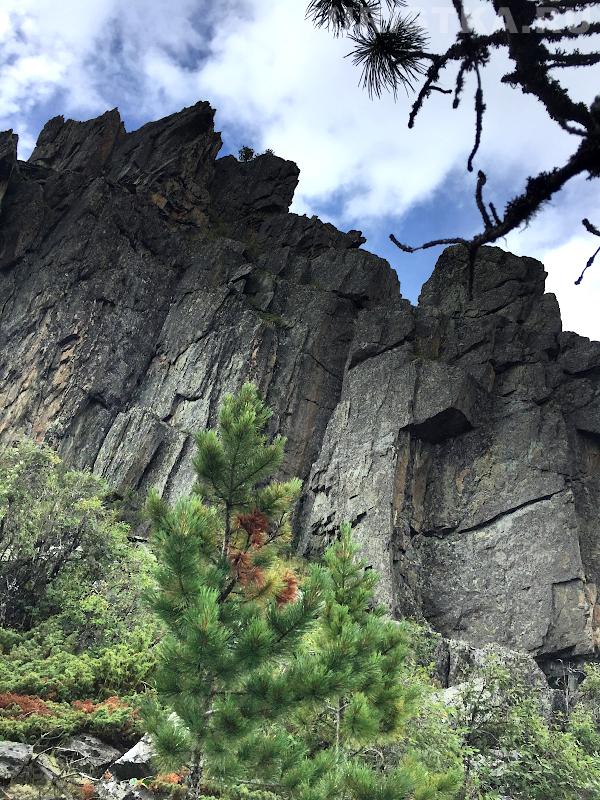 Скалы Ласточкино гнездо 