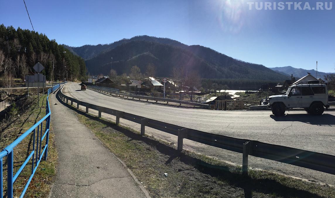 На мосту через реку Узнезя, Узнезя впадает в Катунь