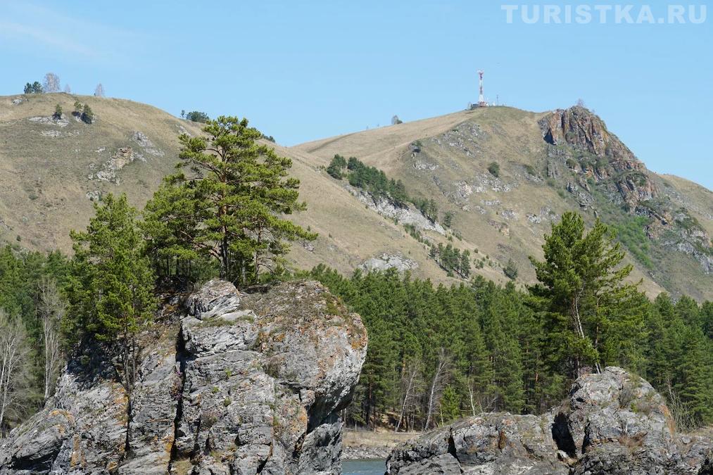 Вид на Чертов палец от берега в Черемшанке