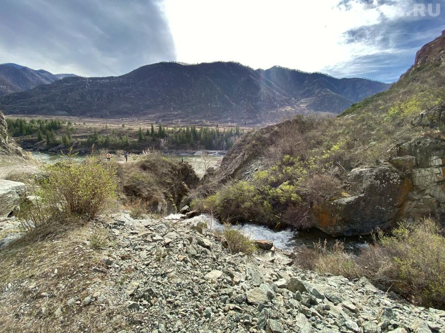 Река Бельтертуюк перед обрывом и впадением в Катунь