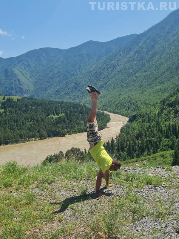 «На Алтае мы бывали, мы такое там видали! Как могучий Алексей силу черпал из земель!»
