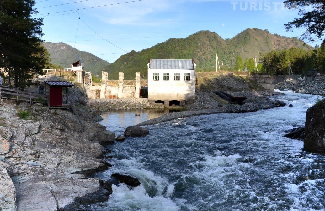 Чемальская ГЭС и река Чемал