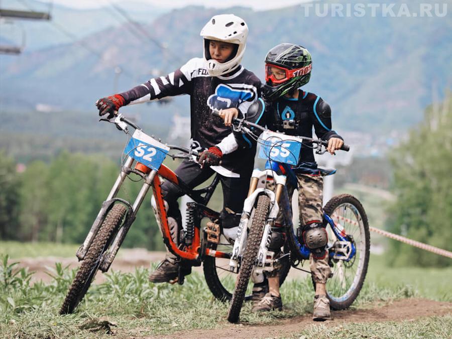 Даунхилл на Всесезонном курорте «Манжерок»