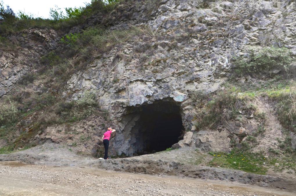 "Я: А нам на вершину точно туда? Навигатор: Да! через 200 метров поверните вертикально вверх и двигайтесь прямо 1 километр"