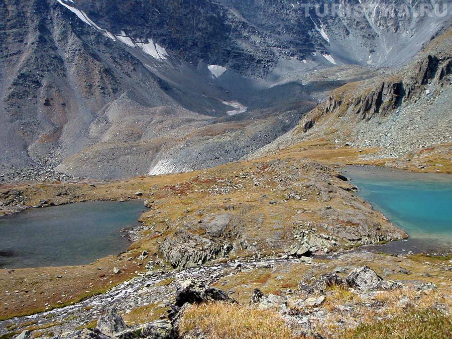 Черное и бирюзовое озеро