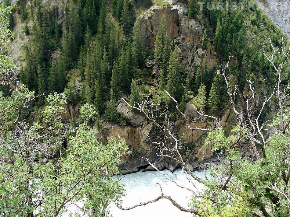 Левый берег ущелья Карагемского прорыва