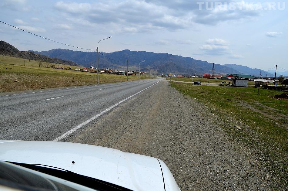 Справа шиномонтажка