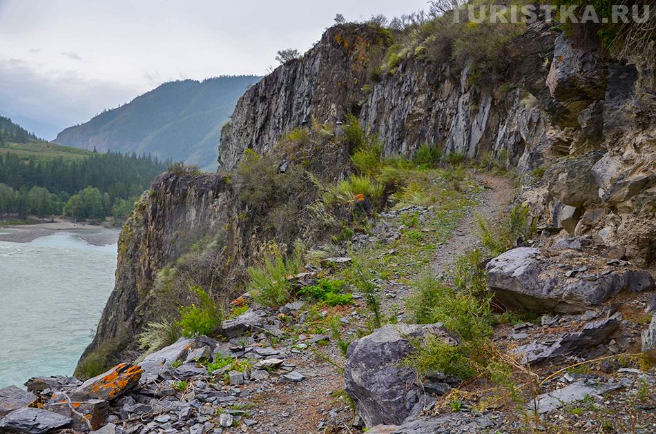 Дорога около слияния Катуни и Аргута