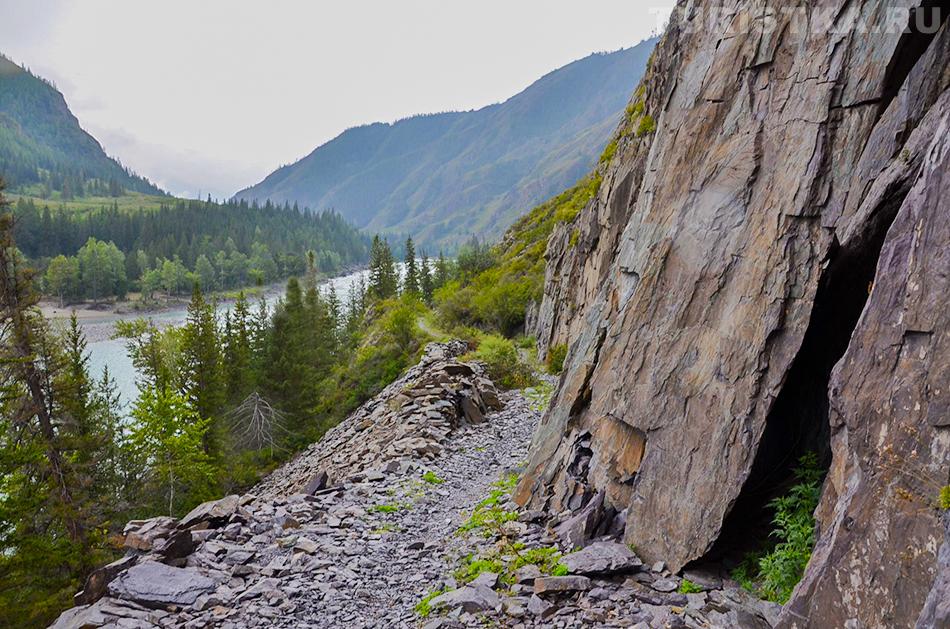 Дорога около слияния Катуни и Аргута