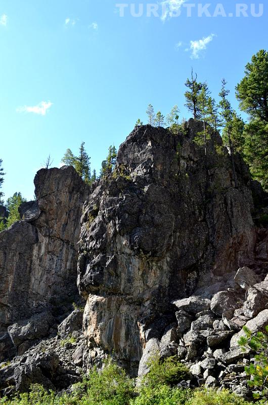 Скалы в ущелье Муехтинского водопада