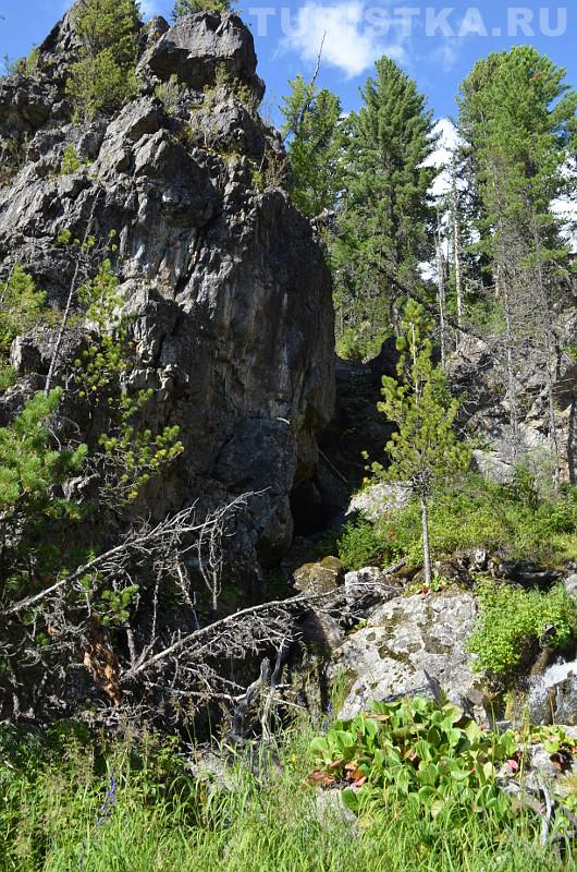 Скалы в ущелье Муехтинского водопада