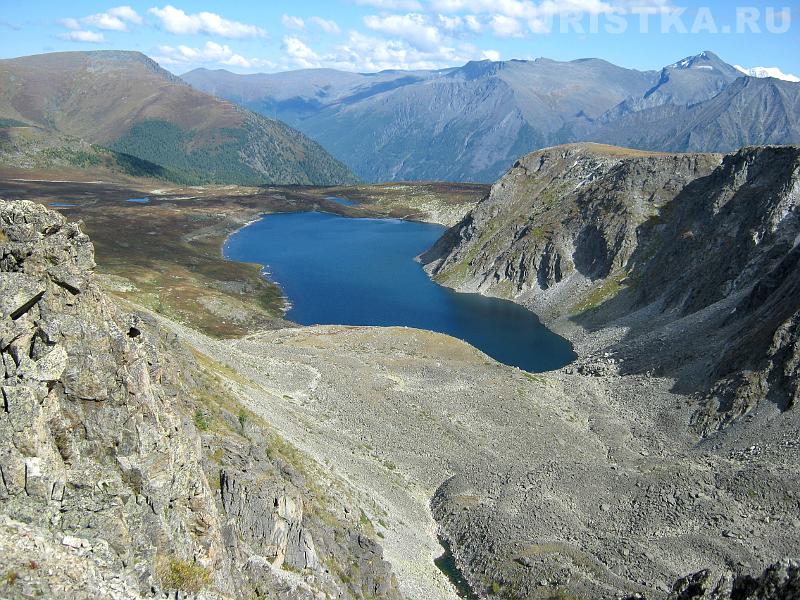 Озеро Кыргыз со скального обрыва