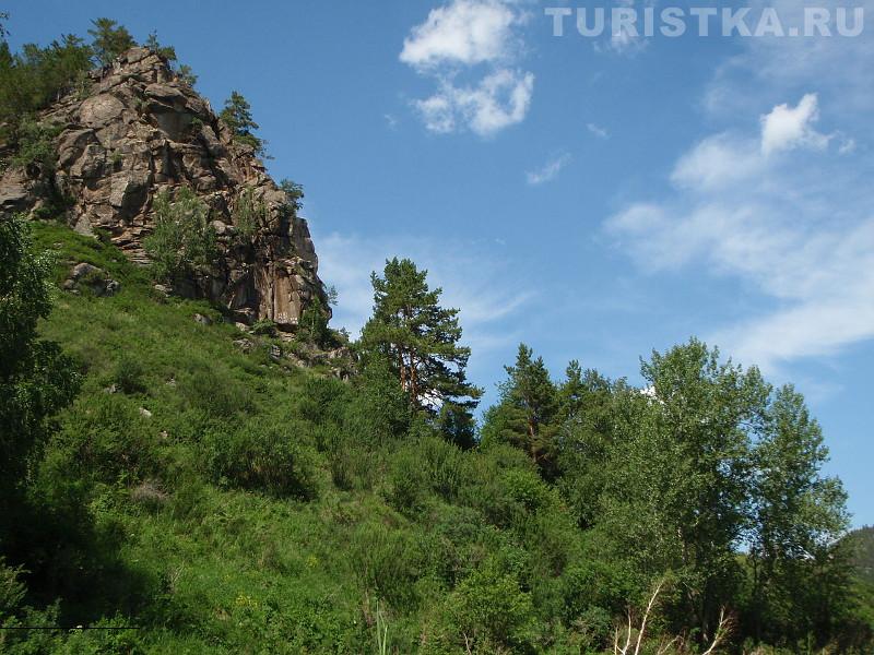 Скала в урочище Щеки около устья Быстрой