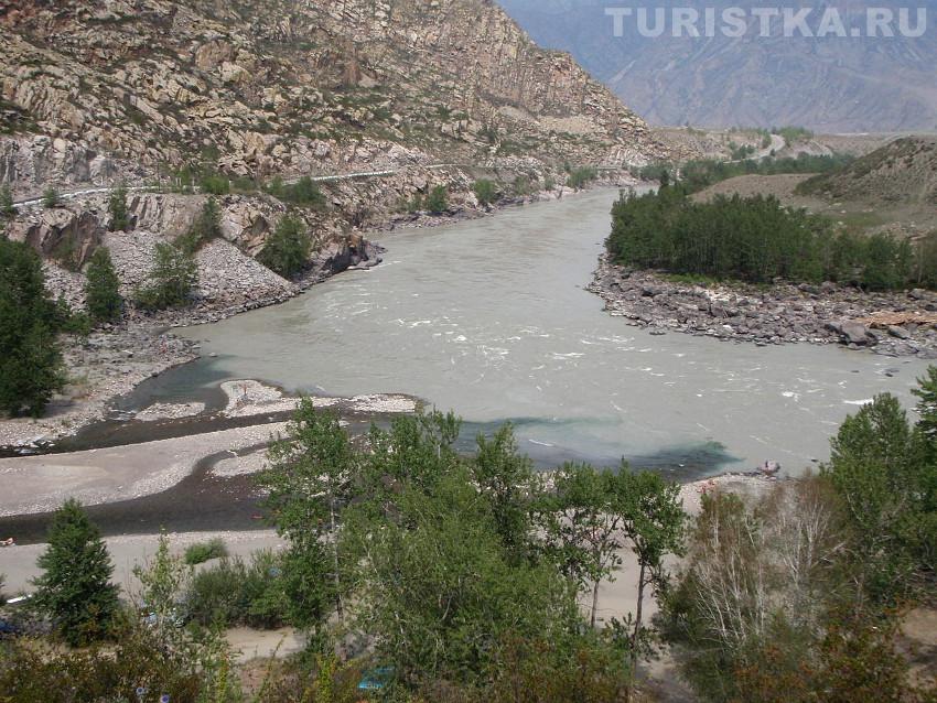 Впадение реки Большой Яломан в Катунь