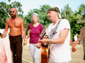 Отдых на Алтае : Фестивали и тренинги на Алтае : Фестиваль музыки и практик «Живое сердце Алтая» : Круговые танцы народов мира с Гайявата 