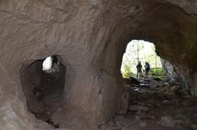 Отдых на Алтае : Чуйский тракт : Белобомская пещера : Один из выходов из пещеры