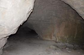 Проход в пещере