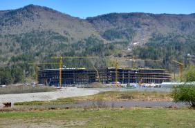 Подъемник в Манжероке на гору Синюха : Стройка туристического коплекса вокруг подъемника в Манжероке