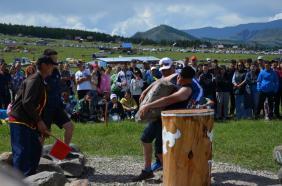 Алтай : Эл-Ойын 2022 : Соревнование по поднятию камня