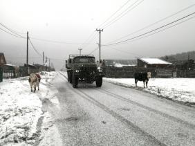 Туристка.Ру : Фотоконкурс СМЕХОТУРИКИ 2024 : Село Аскат, ул. Озерная : «Выдвигайся! Фланги мы прикрыли!»