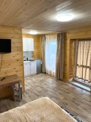 Горный Алтай : Базы в районе Чемала : Усадьба Филимоновых : Дом-студия 3-х местный