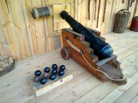 Отдых на Алтае : Что посмотреть в районе Чемала : Форт Куюм : Пушка