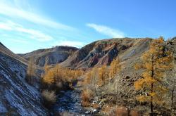 Горный Алтай : Чаган-Узун, цветные скалы Кызыл-Чина : Ущелье по дороге к Марсу-2