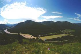 Отдых на Алтае : Что посмотреть рядом с Аскатом : Гора Обзорная с поклонным крестом : Аскатский мост и изгибы Катуни