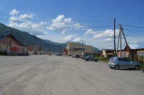 Горный Алтай : Главная улица в Чемале