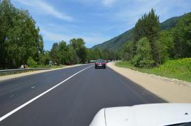 Горный Алтай : Участок дороги между Известковым и Аржан-Суу, поднятый и заасфальтированный