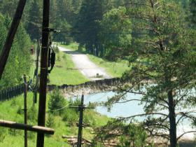 Горный Алтай : Вид с новой дороги на разрушенную дорогу к Ареде