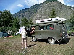 Горный Алтай : Алтаеведение : Плавсредство к транспортировке готово