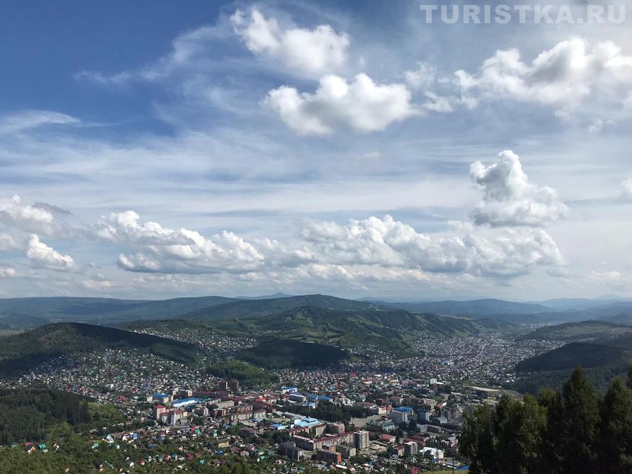 Вид со смотровой площадки на Горно-Алтайск