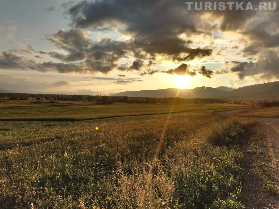 Закат в Уймонской долине