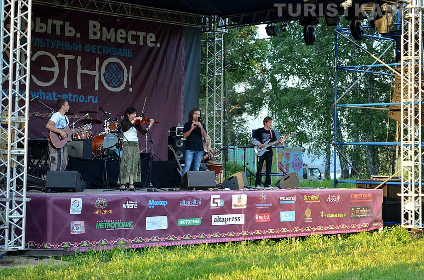 Выступление группы Пихто