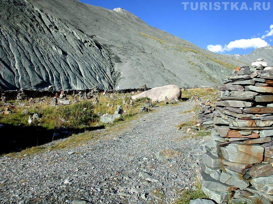 «Каменный город» в ущелье Ярлу