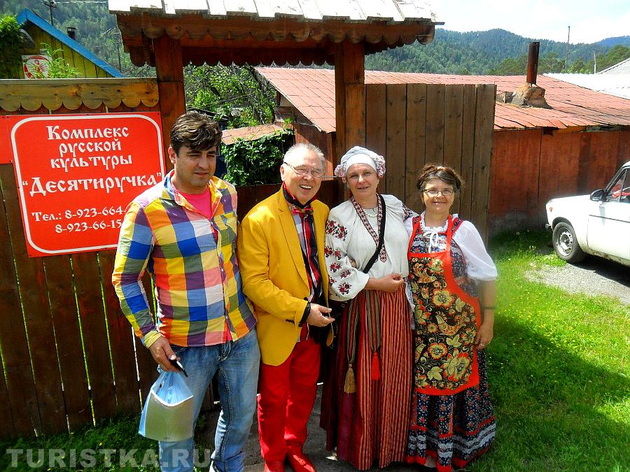 С Вячеславом Зайцевым перед воротами комплекса