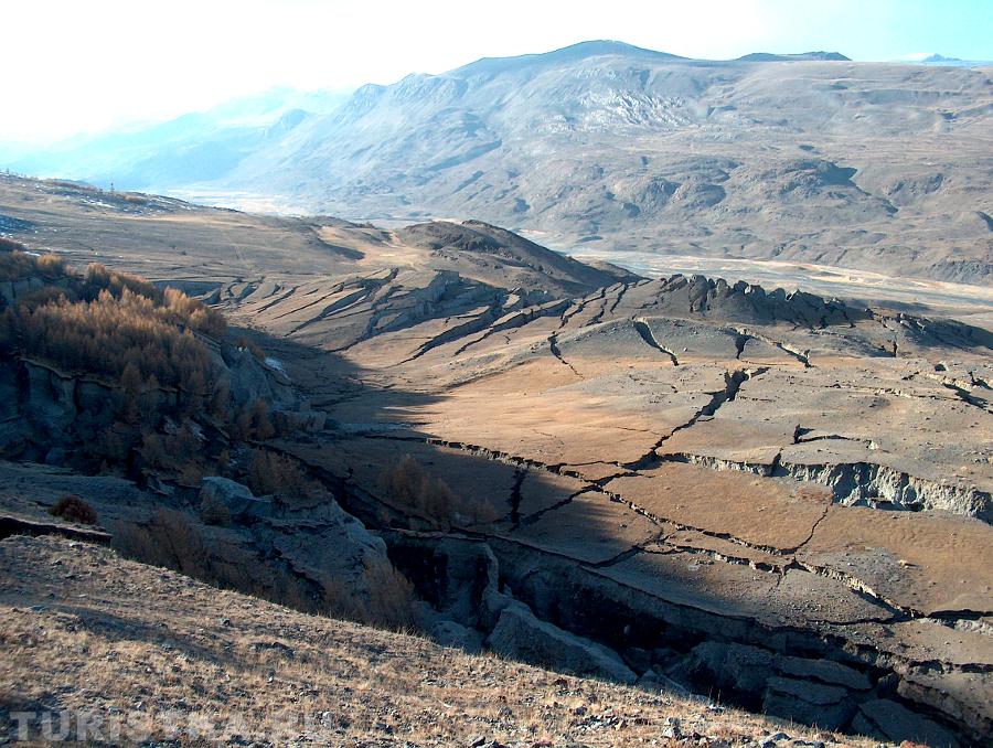 Рядом со старым Бельтиром в 2003 г. сразу после землетрясения