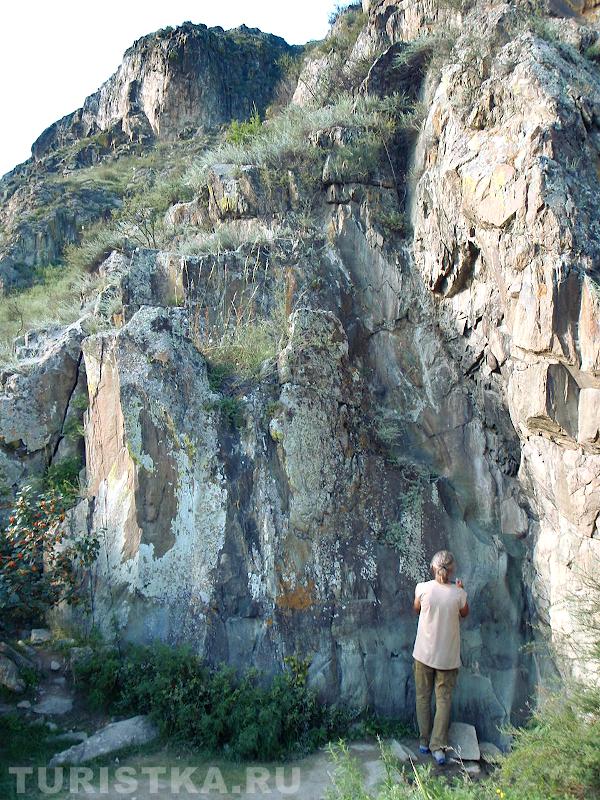 Петроглифы Куюсского грота 