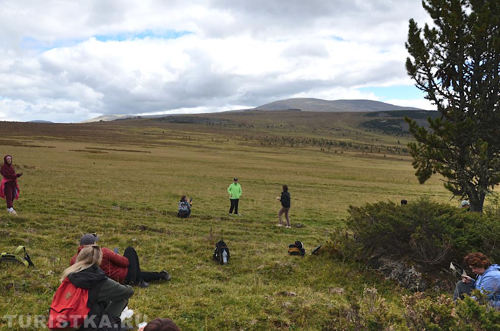Вид на гору Сарлык по пути к Ласточкиному гнезду