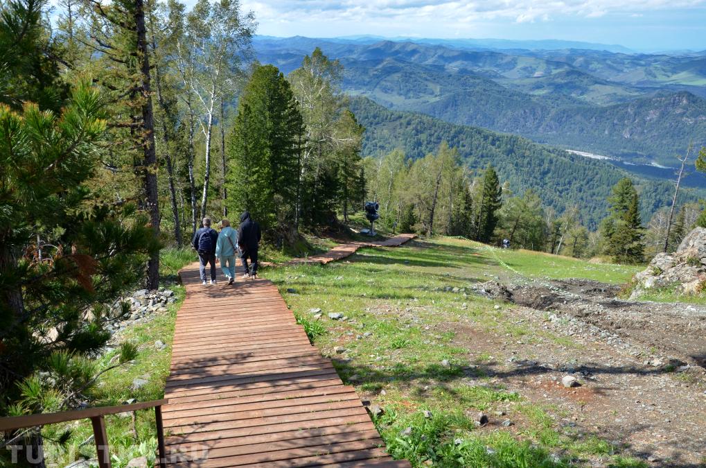 Начало тропы Легенд от верхней станции подъменика София