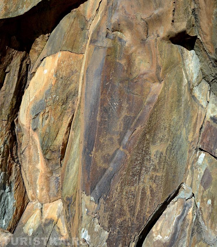 Петроглифы на скале