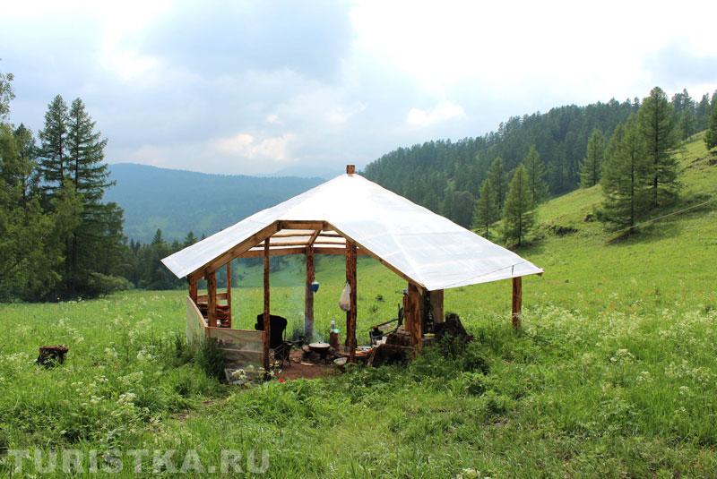 Беседка-аил с костровищем