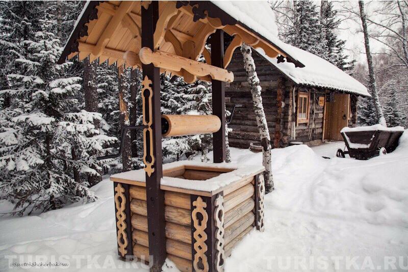 Колодец на территории комплекса