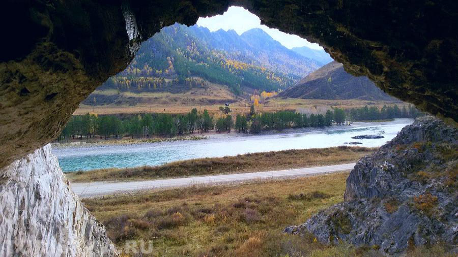 Вид из пещеры по дороге на Куюс, Чемальский район.