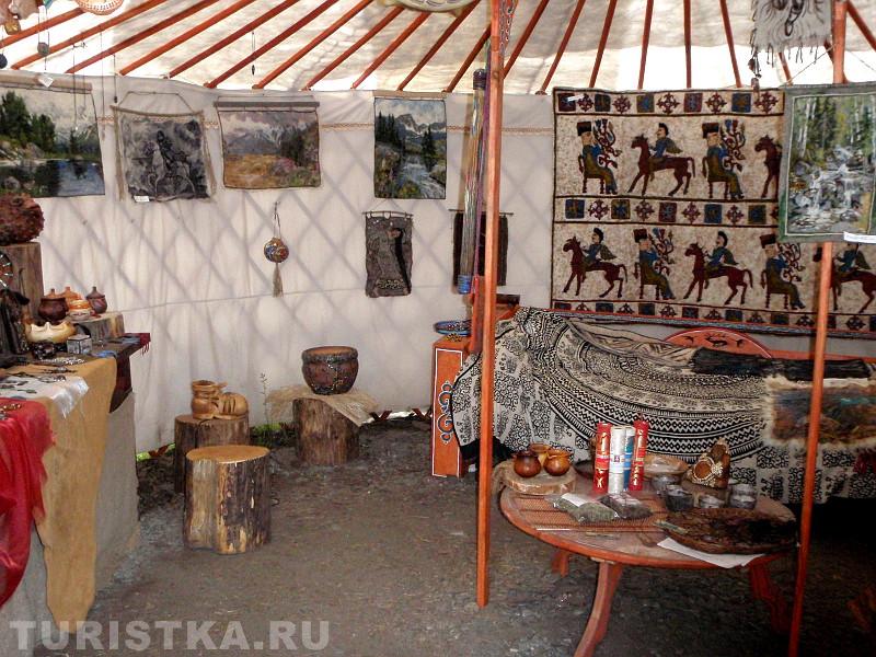 В юрте