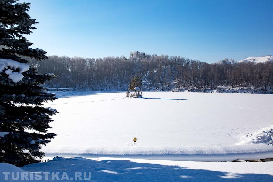 Озеро Ая зимой