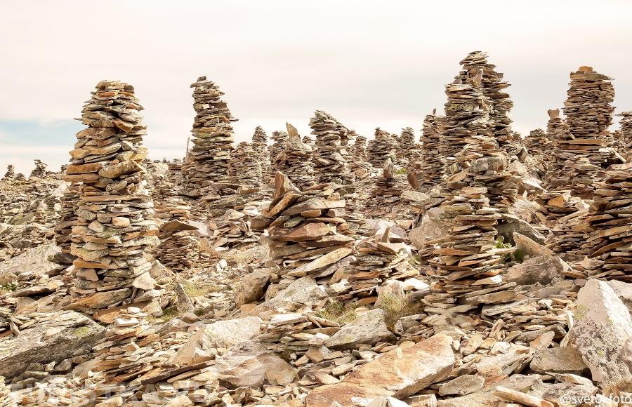 Каменные пирамиды на перевале Багаташ