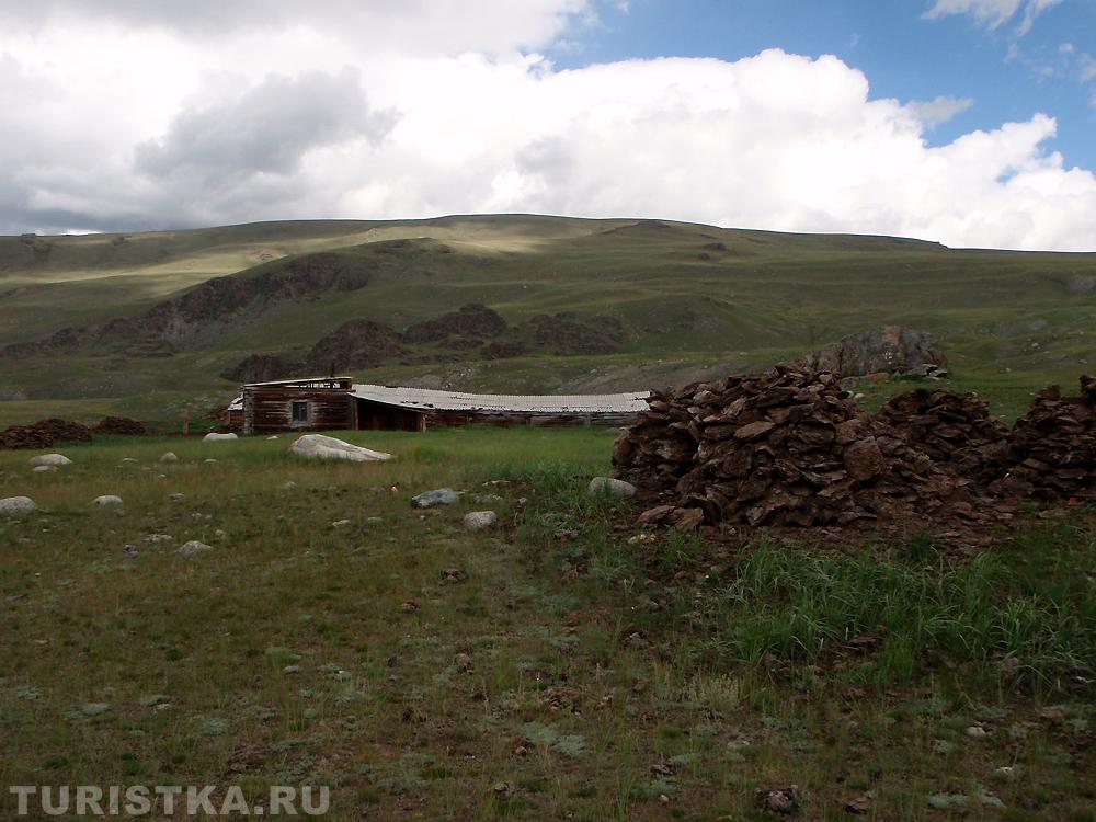 Зимовье на пути к скалам